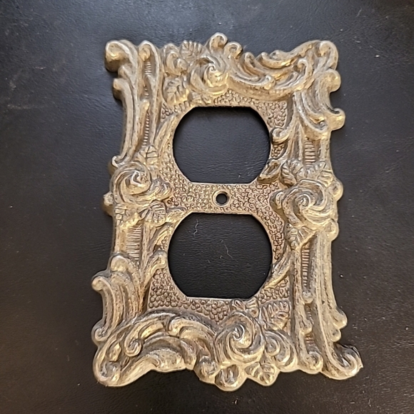 Vintage American Tack & Hardware 60D BrassRose Outlet Receptacle Plate Cover - Picture 1 of 3